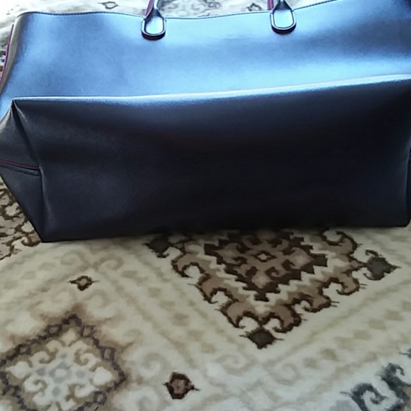 Bath & Body Works limited edition metallic tote - Picture 4 of 4